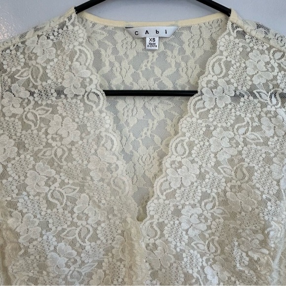 CAbi Cream Lace Cap Sleeve Fitted Sheer Blouse Size XS - Picture 3 of 9